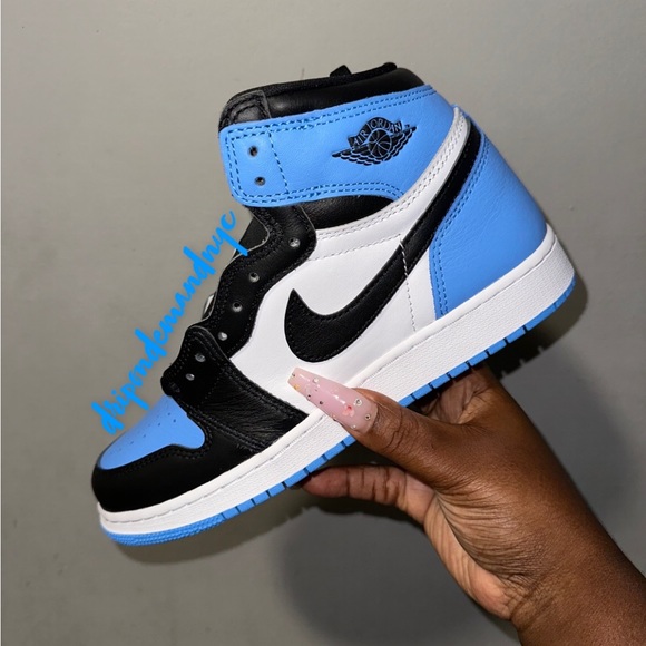 Air Jordan 1s Retro High OG- University Blue - Picture 1 of 2